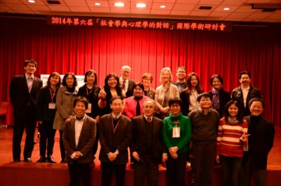 Dr  Jenny Chang and participants at Shih Hsin University